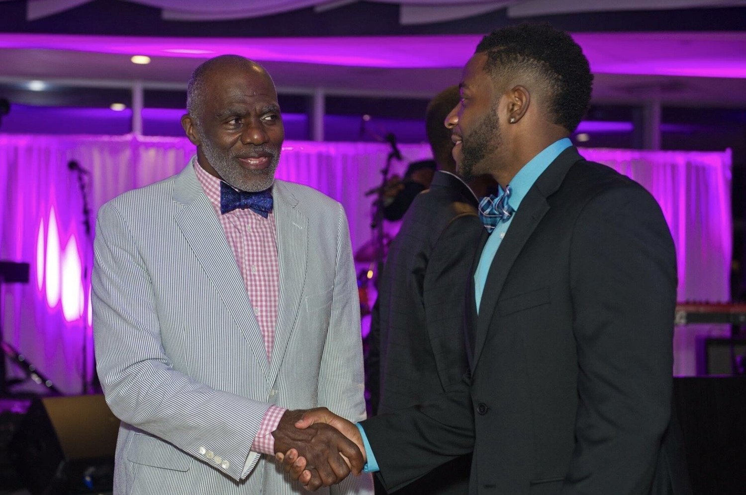 Robert Harper shaking hands with Justice Alan Page